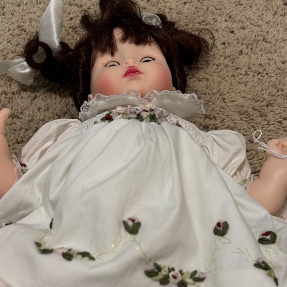 Madame Alexander Doll in Cream with Floral Details - Picture 6 of 9